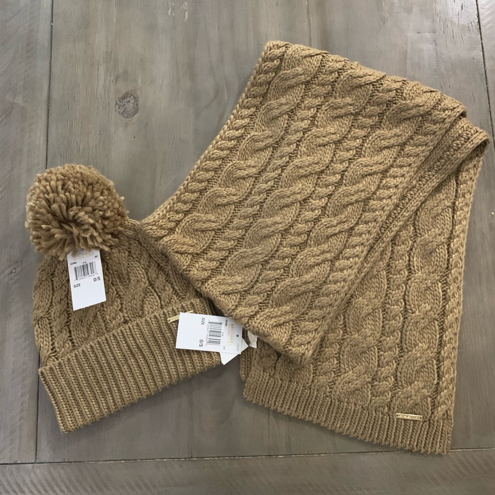 Michael Kors Beanie & Scarf Set